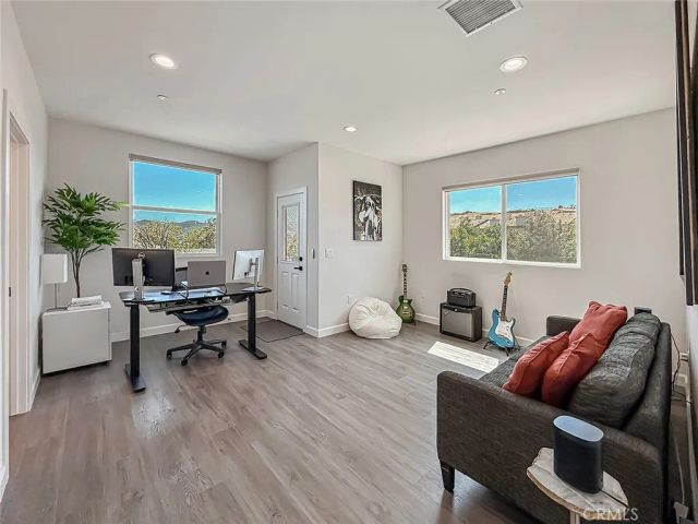946 Warwick, Thousand Oaks, CA 91360