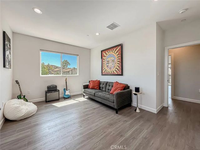 946 Warwick, Thousand Oaks, CA 91360