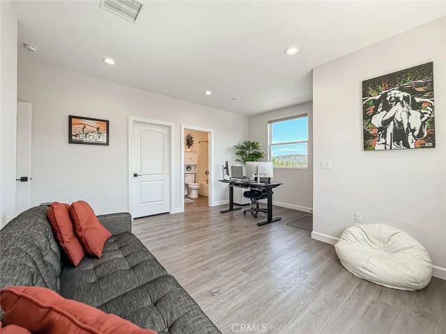 946 Warwick, Thousand Oaks, CA 91360