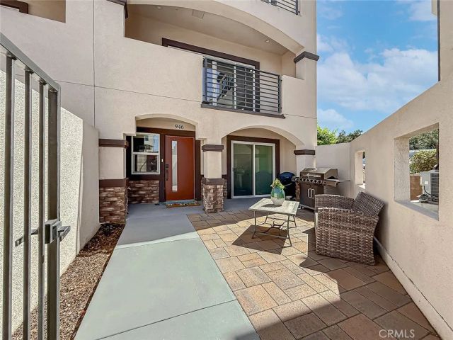 946 Warwick, Thousand Oaks, CA 91360