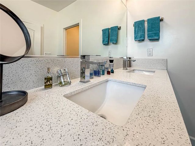 946 Warwick, Thousand Oaks, CA 91360