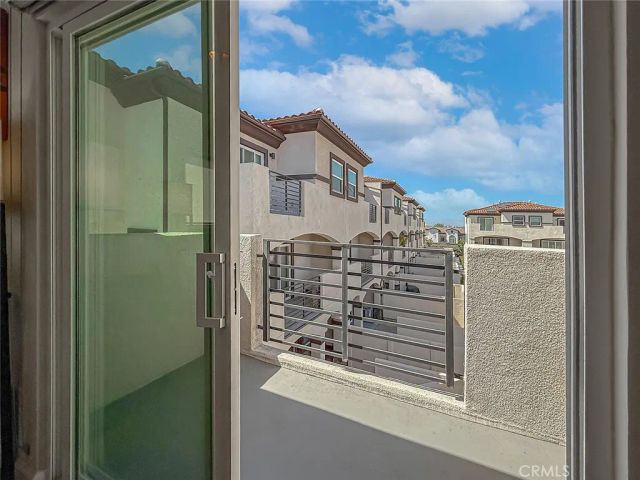946 Warwick, Thousand Oaks, CA 91360