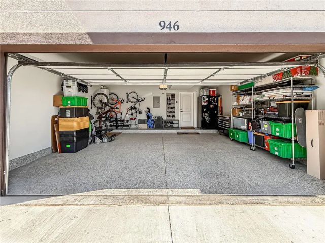 946 Warwick, Thousand Oaks, CA 91360