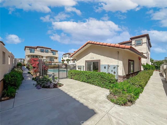 946 Warwick, Thousand Oaks, CA 91360