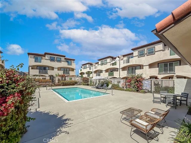 946 Warwick, Thousand Oaks, CA 91360