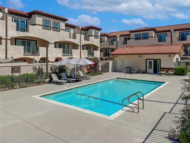 946 Warwick, Thousand Oaks, CA 91360