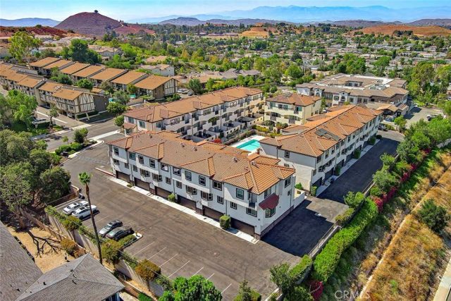 946 Warwick, Thousand Oaks, CA 91360