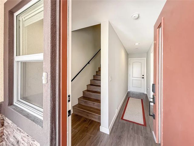 946 Warwick, Thousand Oaks, CA 91360