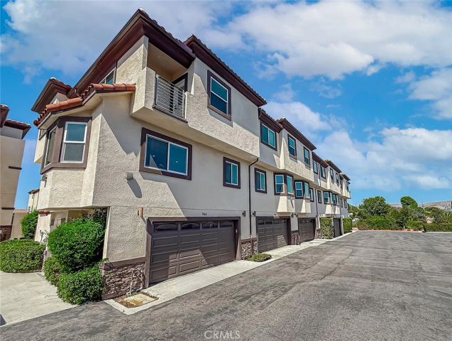 946 Warwick, Thousand Oaks, CA 91360