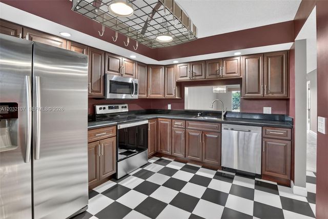 1101 SW 128th Terrace 409C, Pembroke Pines, FL 33027
