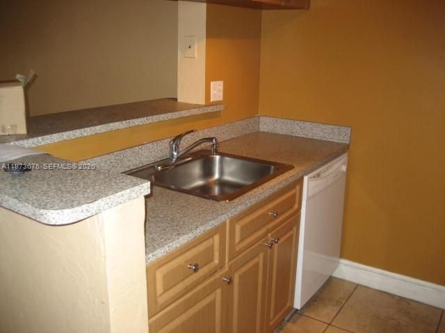 10832 N KENDALL DR U-6, Miami, FL 33176