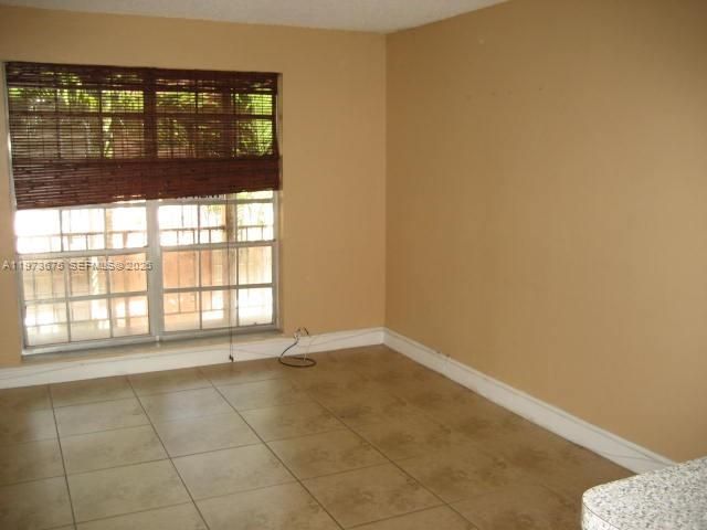 10832 N KENDALL DR U-6, Miami, FL 33176