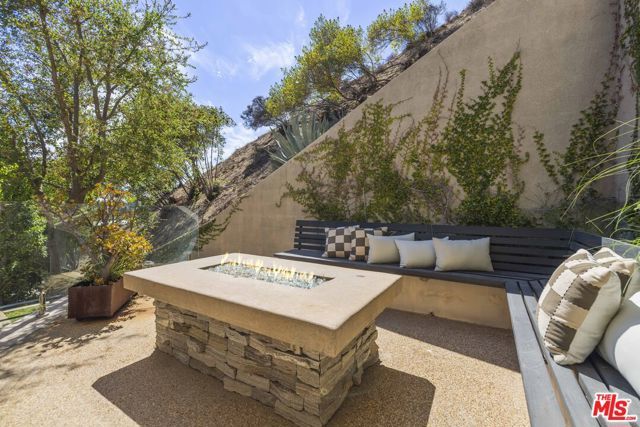 2756 Westshire Drive, Los Angeles, CA 90068