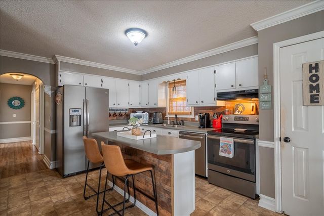 1606 Briarwood Dr, Lawrenceburg, TN 38464