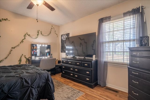 1606 Briarwood Dr, Lawrenceburg, TN 38464