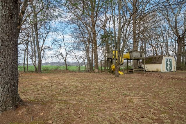 1606 Briarwood Dr, Lawrenceburg, TN 38464