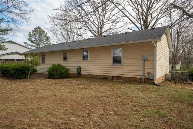 1606 Briarwood Dr, Lawrenceburg, TN 38464