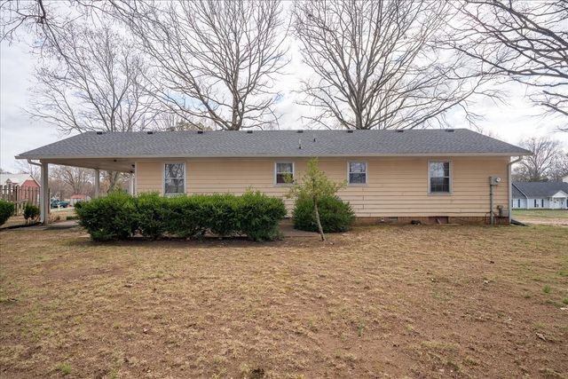 1606 Briarwood Dr, Lawrenceburg, TN 38464