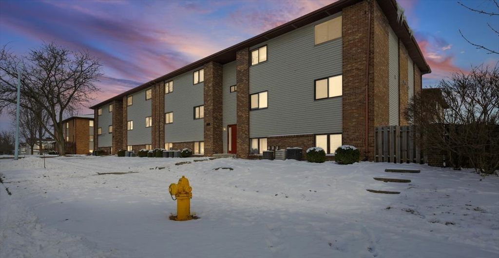 1916 Tracy Drive 31, Bloomington, IL 61704