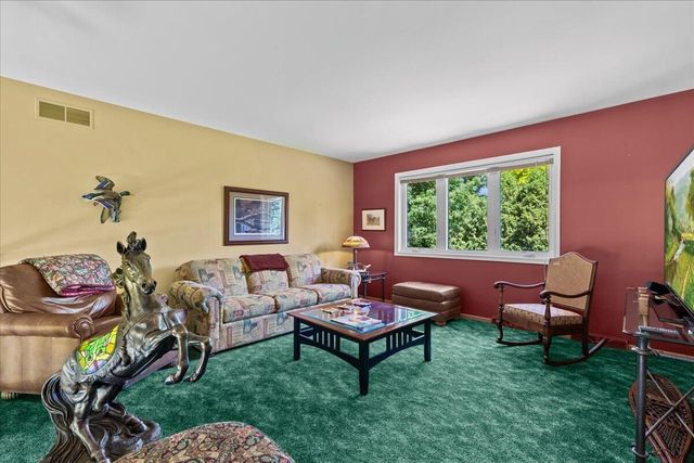 8370 W Hillsdale DRIVE, Franklin, WI 53132