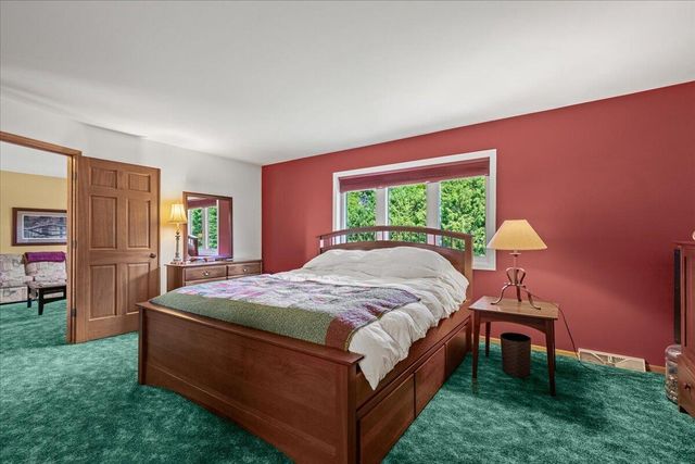 8370 W Hillsdale DRIVE, Franklin, WI 53132