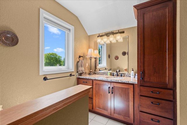 8370 W Hillsdale DRIVE, Franklin, WI 53132