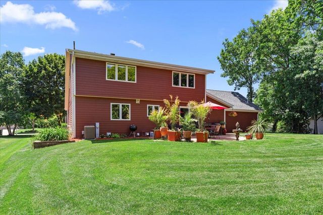 8370 W Hillsdale DRIVE, Franklin, WI 53132