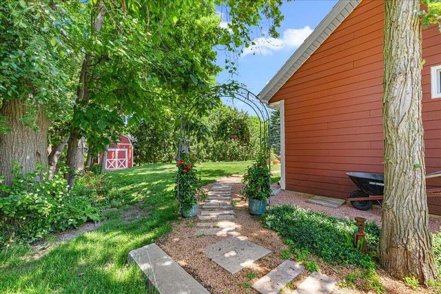 8370 W Hillsdale DRIVE, Franklin, WI 53132