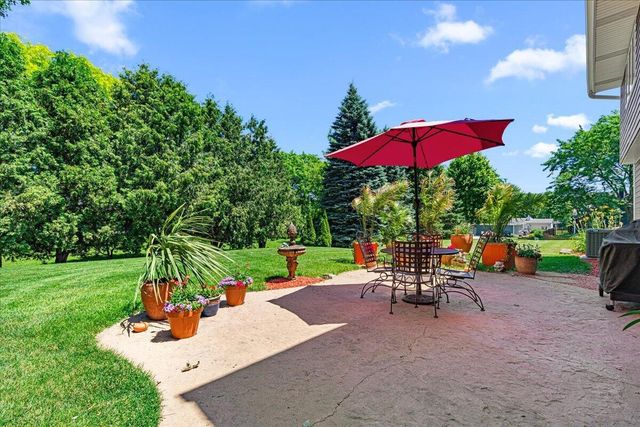 8370 W Hillsdale DRIVE, Franklin, WI 53132