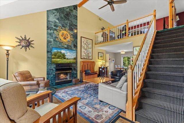 8370 W Hillsdale DRIVE, Franklin, WI 53132