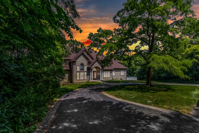 2 Echowood Drive, Algonquin, IL 60102