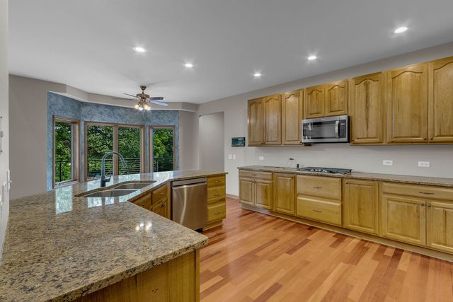 2 Echowood Drive, Algonquin, IL 60102