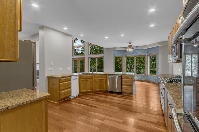 2 Echowood Drive, Algonquin, IL 60102