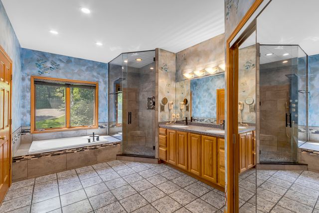 2 Echowood Drive, Algonquin, IL 60102