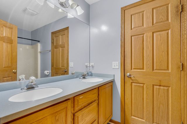 2 Echowood Drive, Algonquin, IL 60102