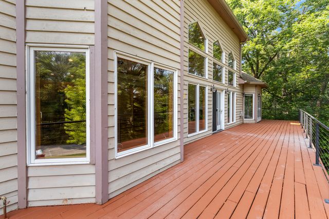 2 Echowood Drive, Algonquin, IL 60102