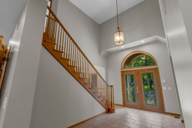 2 Echowood Drive, Algonquin, IL 60102
