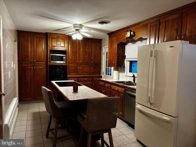 23230 COLTON POINT RD, Avenue, MD 20609