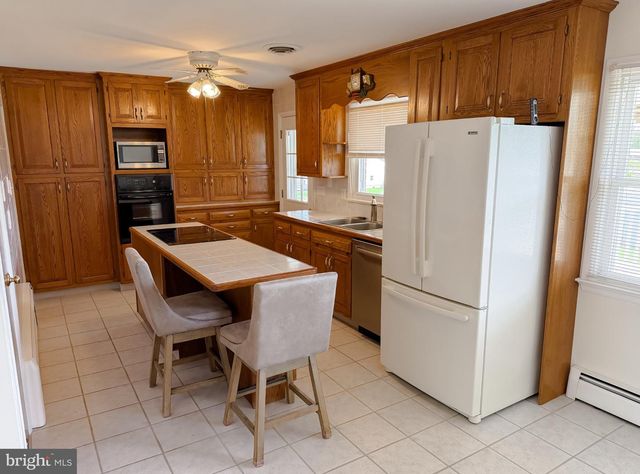 23230 COLTON POINT RD, Avenue, MD 20609