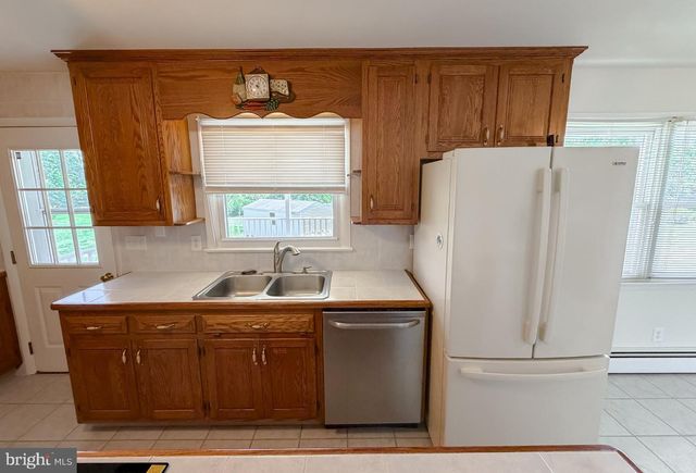 23230 COLTON POINT RD, Avenue, MD 20609