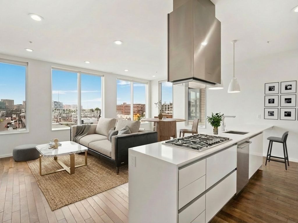 525 E 1st St 5, Boston, MA 02127