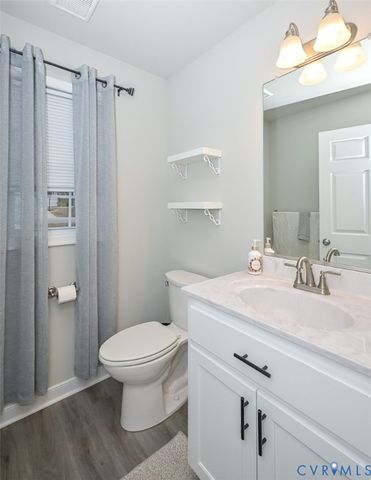 14124 Laketree Dr, Chester, VA 23831