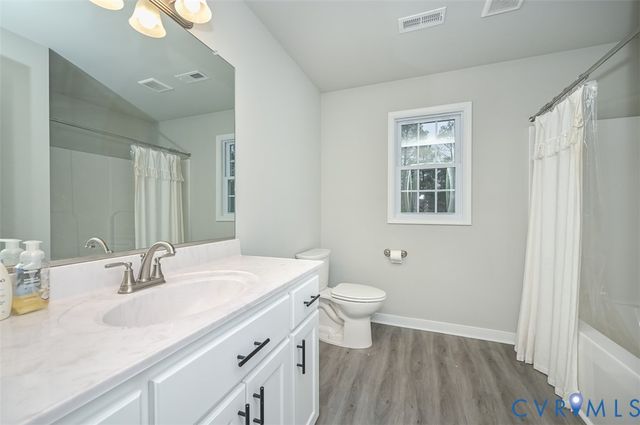 14124 Laketree Dr, Chester, VA 23831