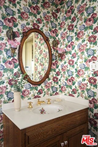 11611 Terryhill Place, Los Angeles, CA 90049