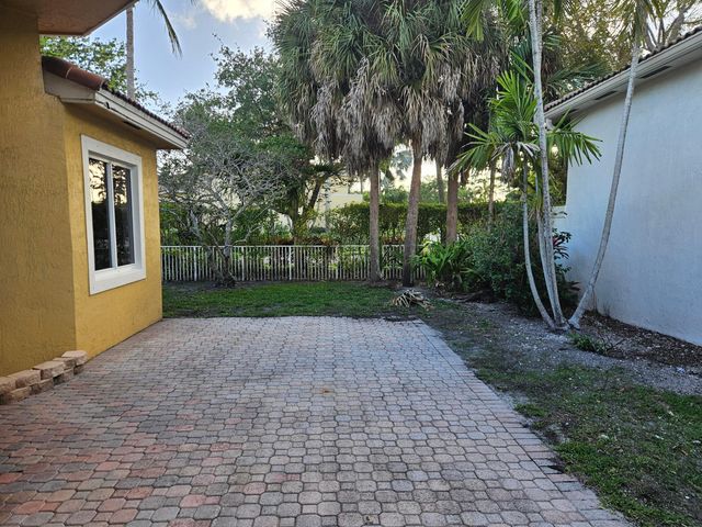 5842 NW 123rd Avenue, Coral Springs, FL 33076