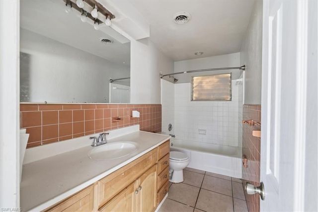 807 Leeland Heights BLVD E, Lehigh Acres, FL 33936