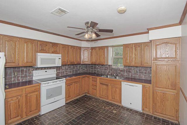 899 J Hickman Road, Leggett, TX 77350