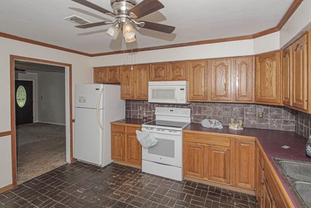 899 J Hickman Road, Leggett, TX 77350