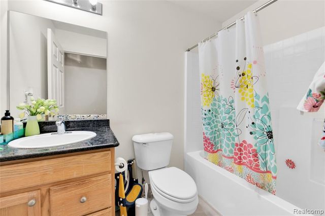 28553 Carlton Way Drive, Novi, MI 48377