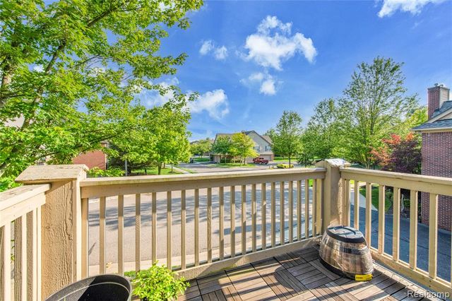 28553 Carlton Way Drive, Novi, MI 48377